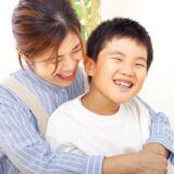 子どもの心を動かす褒め方4選と効果的な叱り方5選【すぐに実践できる方法をお伝えします！】